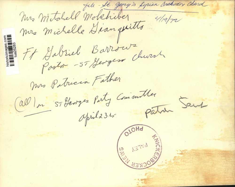 1972 Press Photo Church members admire fresco painting in Albany, New York