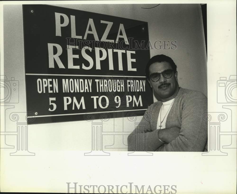 1992 Press Photo Val Lopez, Plaza Respite Program worker, Albany, New York- Historic Images