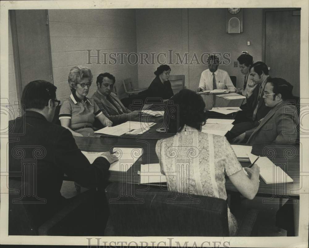1972 Press Photo Shenendehowa Schools communication program committee meeting