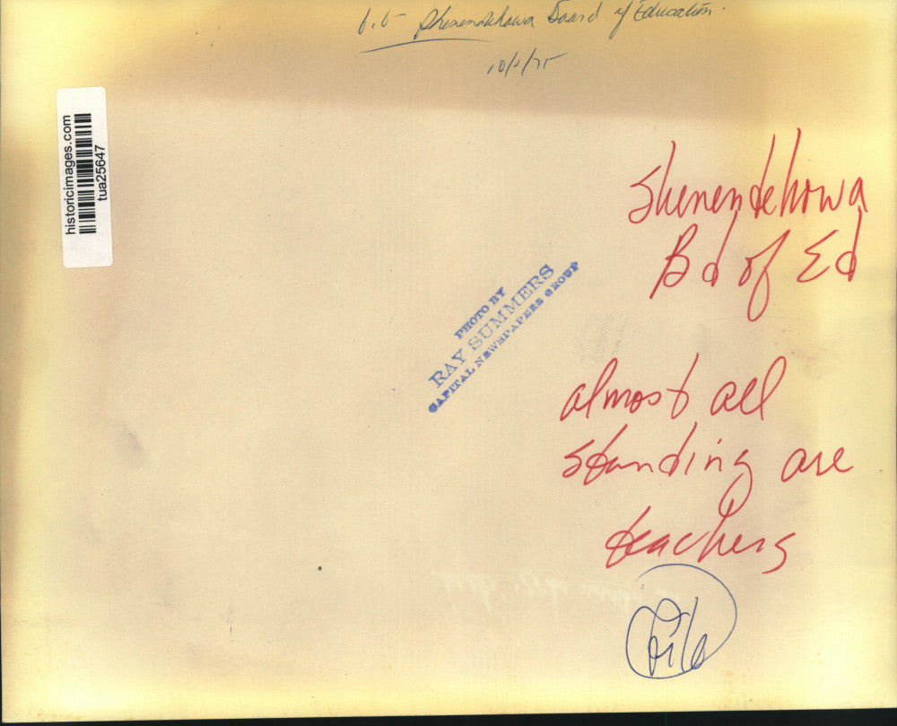 1975 Press Photo Crowd at Shenendehowa Board of Education meeting, New York