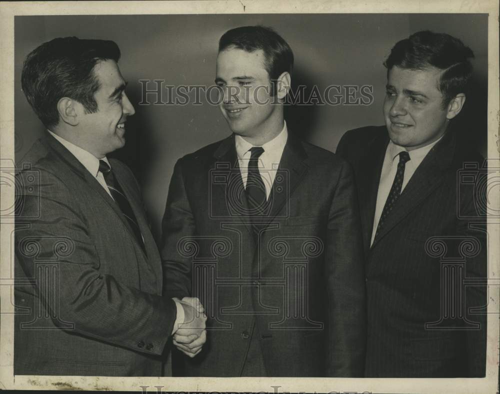 1969 Press Photo Albany District Attorney Arnold Proskin meets with law students