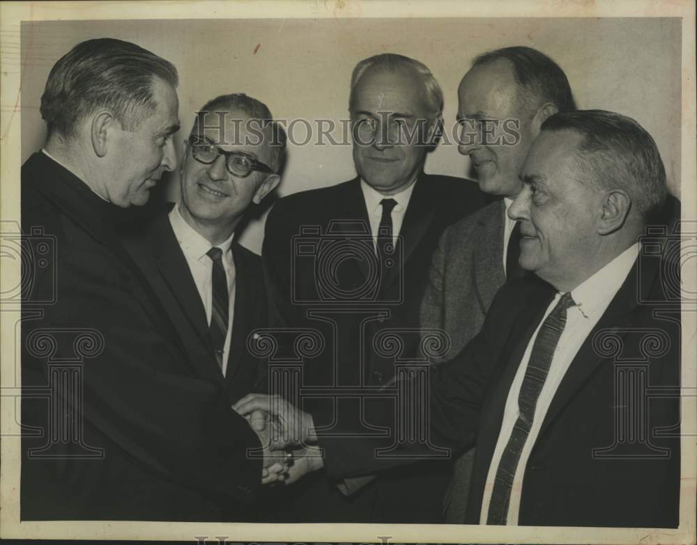1964 Press Photo Episcopal Dioceses bishop meets hospital officers in Albany, NY