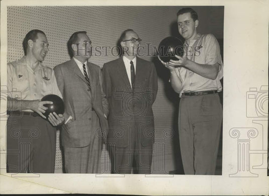Press Photo Bowlers pose with businessmen in New York - tua25862- Historic Images