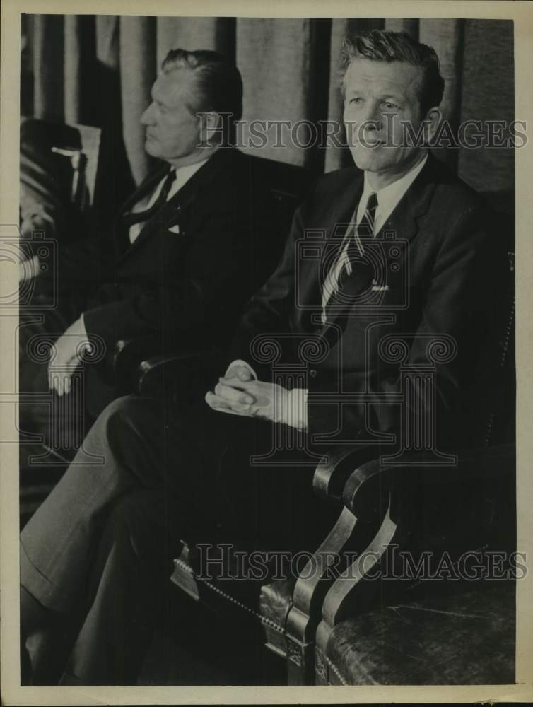 Load image into Gallery viewer, 1968 Press Photo New York City Mayor John V. Lindsay in Albany - tua26040
