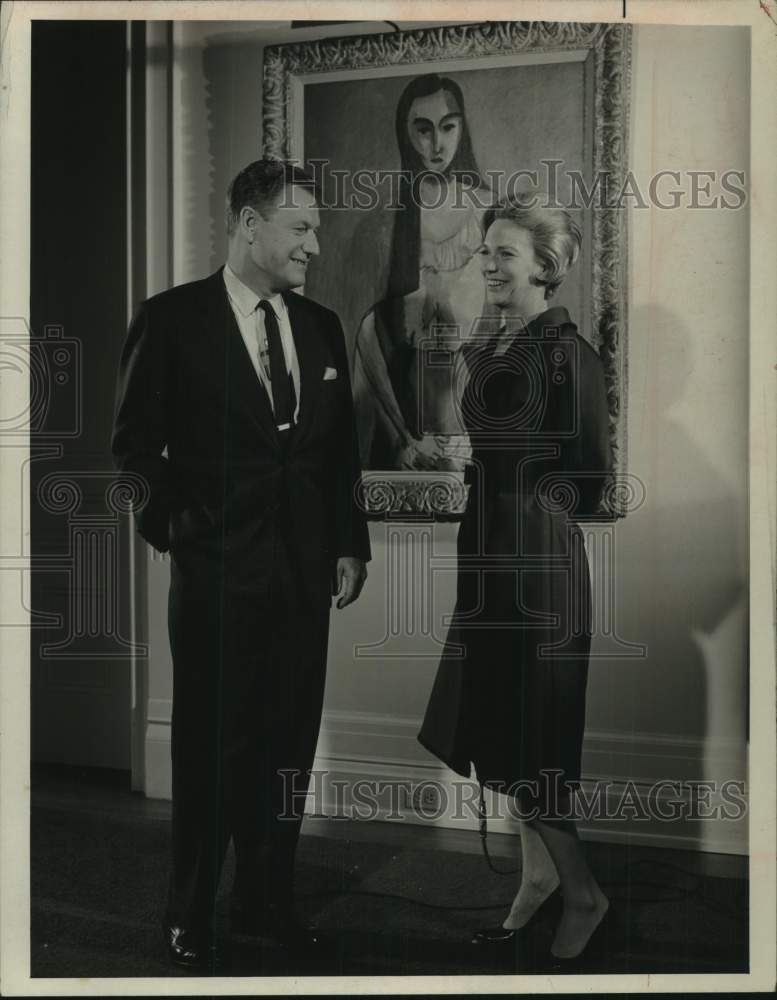 Load image into Gallery viewer, 1964 Press Photo New York Governor Rockefeller with art critic Aline Saarinen
