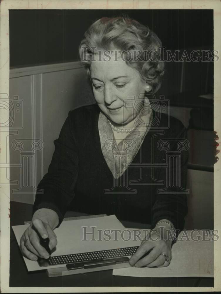 Load image into Gallery viewer, Press Photo Mrs. James Ryan creates a document using a Braille board in New York
