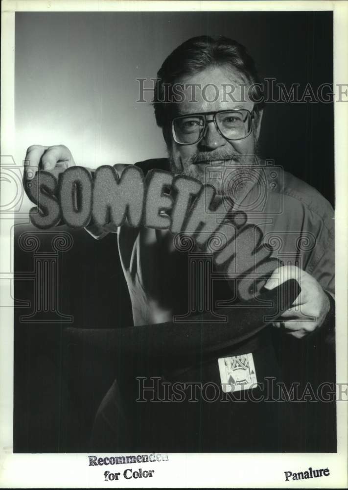 1992 Press Photo Magician Jack Shea pulls &quot;Something&quot; phrase out of hat at CNP- Historic Images