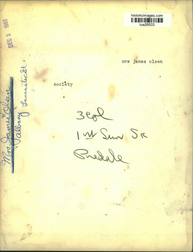 1961 Press Photo Mrs. James K Olsen displays her Advent Wreath , Albany, NY