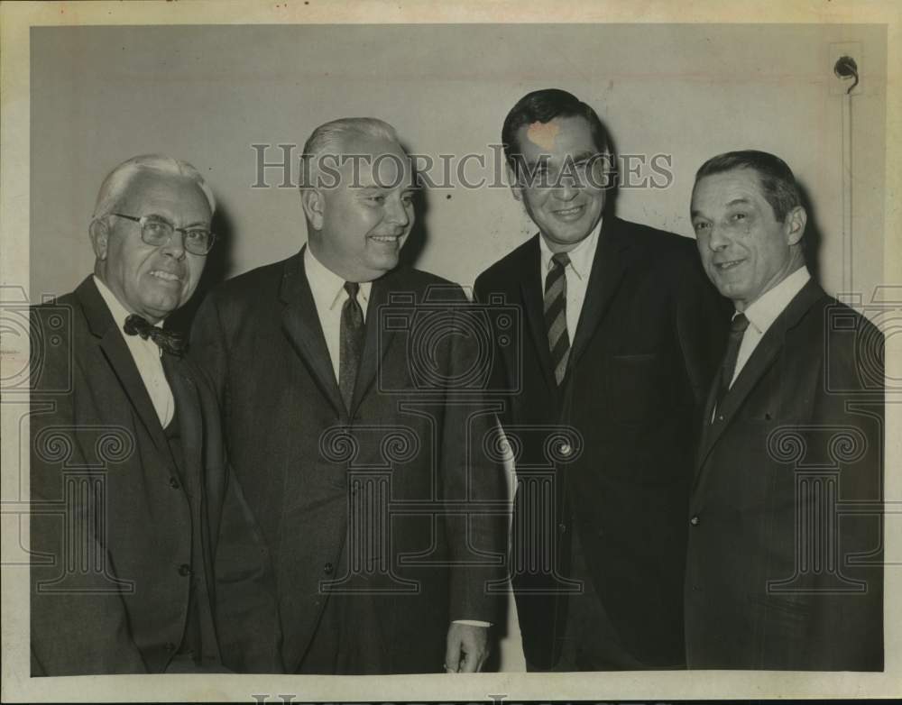 1966 Press Photo James Lind poses with businessmen in Albany, New York
