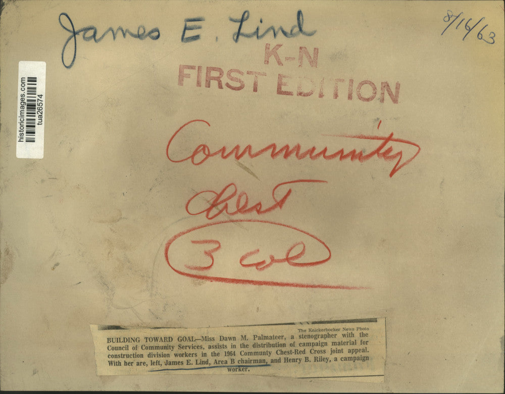 1963 Press Photo Community Chest-Red Cross officials confer in Albany, New York