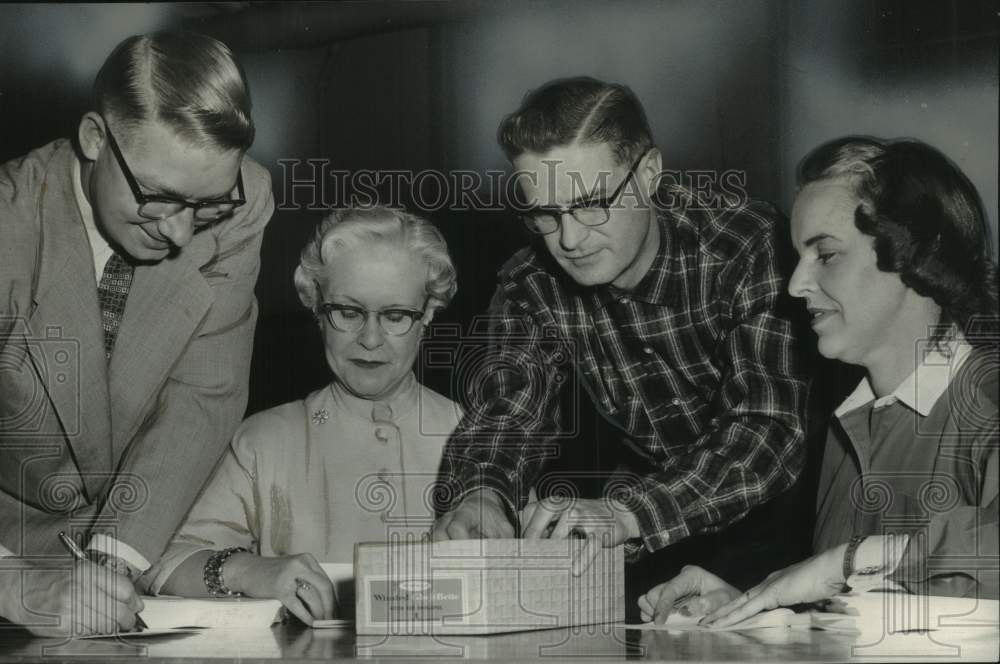 1959 Press Photo Christian Brothers Academy alumni plan dinner in Albany, NY