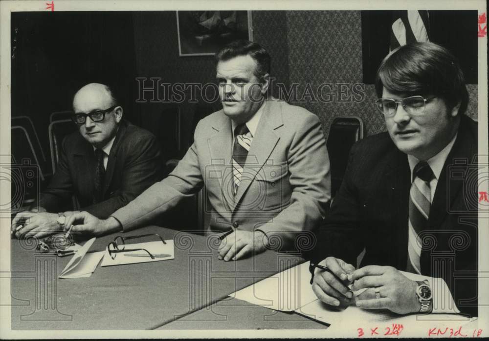 1978 Press Photo Political candidates sit around table in New York - tua26857