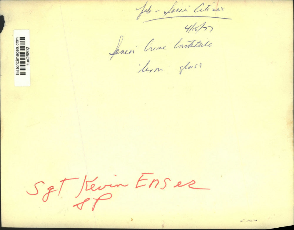 1977 Press Photo New York police officer swings bat at glass panel in Albany