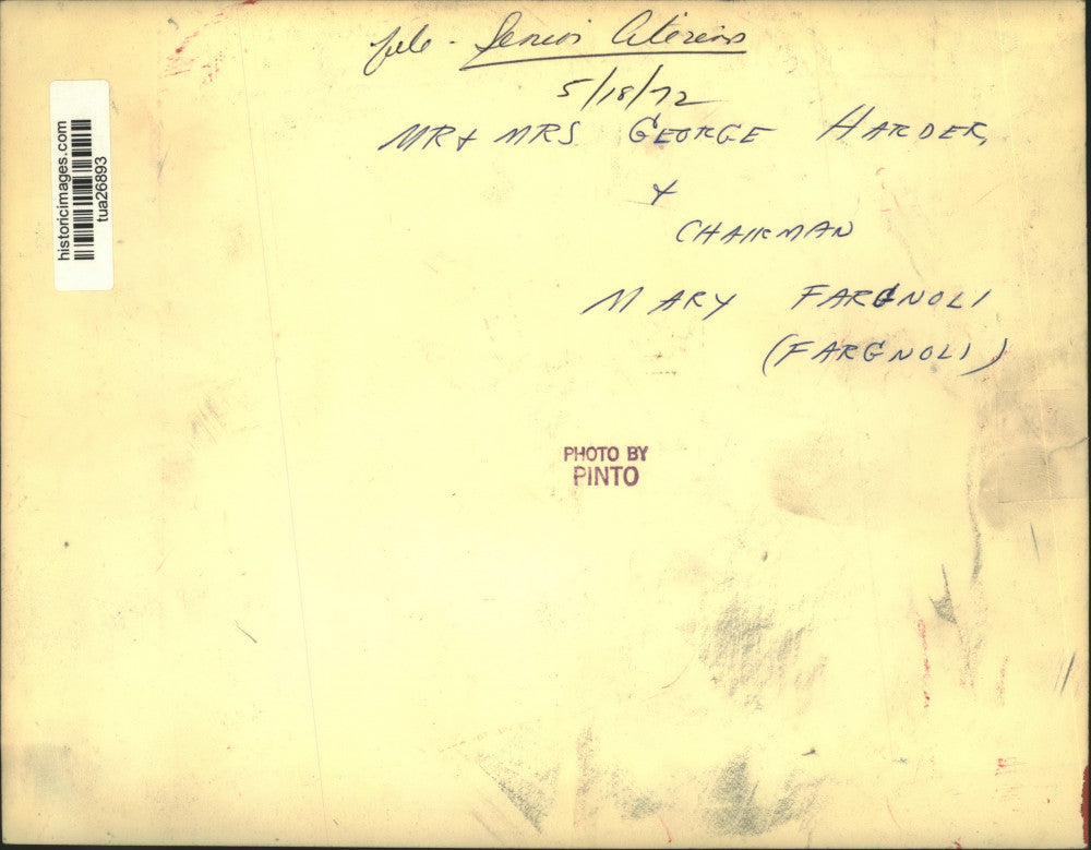 1972 Press Photo Mr. & Mrs. George Harder wear crowns in New York - tua26893