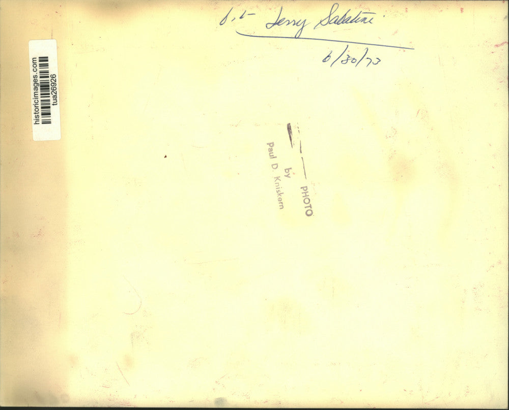 1973 Press Photo US Postal worker Jerry Sabatini on his route in New York