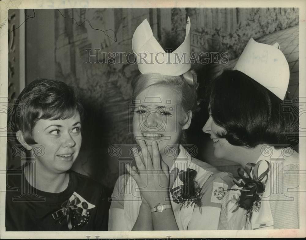 1969 Press Photo Donna Ontkush, Carol Ann Ryder (Miss Hope) and Betty J Tibbitts