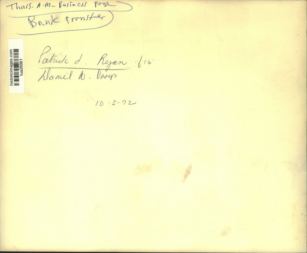 1972 Press Photo Patrick J Ryan shakes hands & accepts check from Daniel Vooys