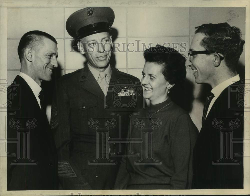 1967 Press Photo Volunteers confer at Operation Goodwill, Albany, New York
