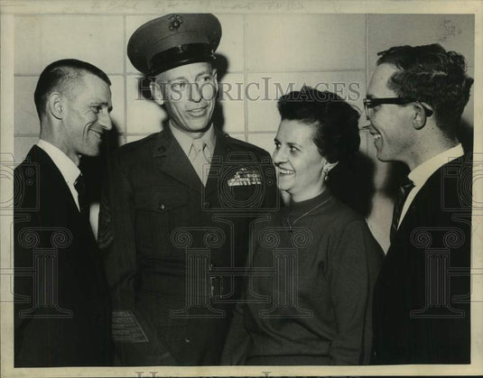1967 Press Photo Volunteers confer at Operation Goodwill, Albany, New York