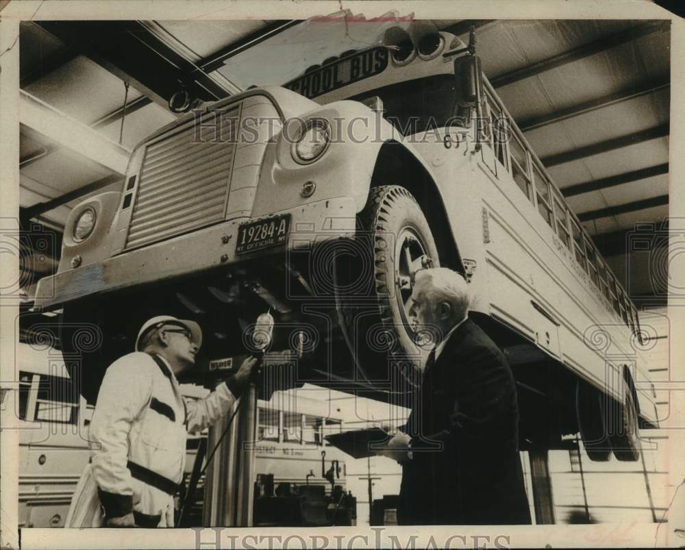 1972 Press Photo Crew inspects school bus in New York mechanic garage