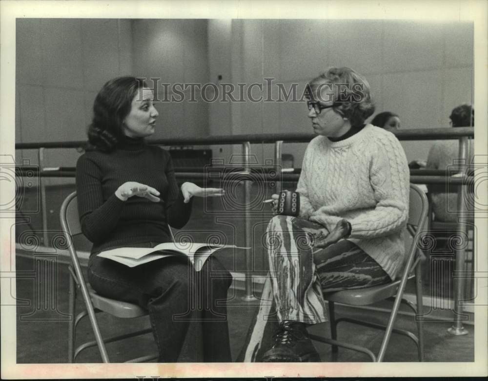1976 Press Photo Eileen Schuyler & Marybeth Martin chat in New York dance studio- Historic Images