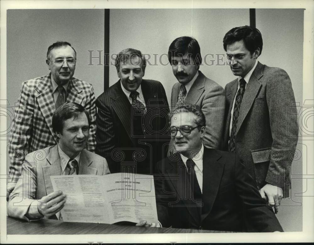 1978 Press Photo Organization officials pose at meeting in New York - tua27328