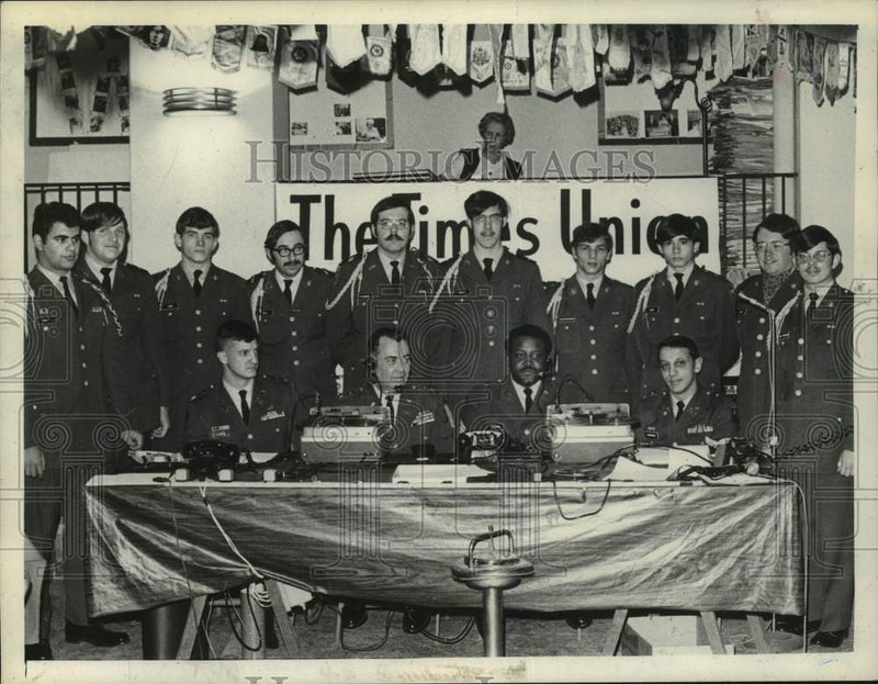 Load image into Gallery viewer, 1971 Press Photo US Military cadets at Operation Goodwill, Albany, New York
