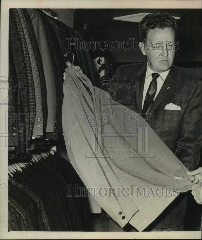 1961 Press Photo William O'Toole with suit at McManus & Riley, Albany, New York
