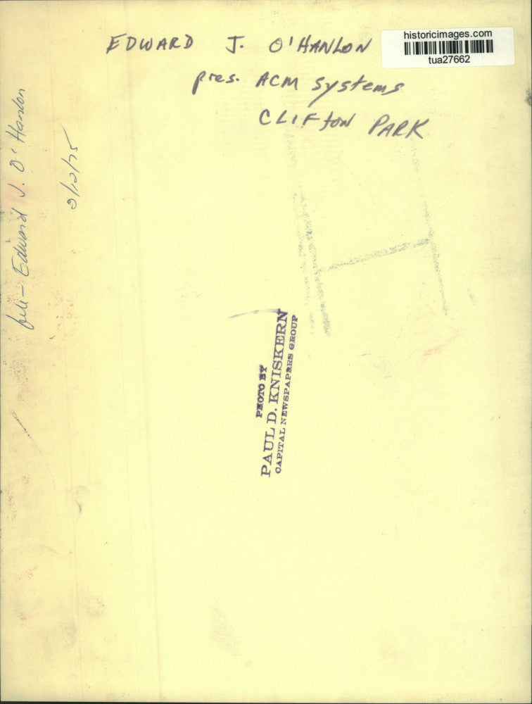 1975 Press Photo Edward O'Hanlon gives presentation in Clifton Park, New York