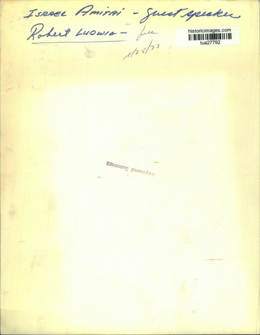 1973 Press Photo Robert Ludwig listens to Israel Amitai speak in New York