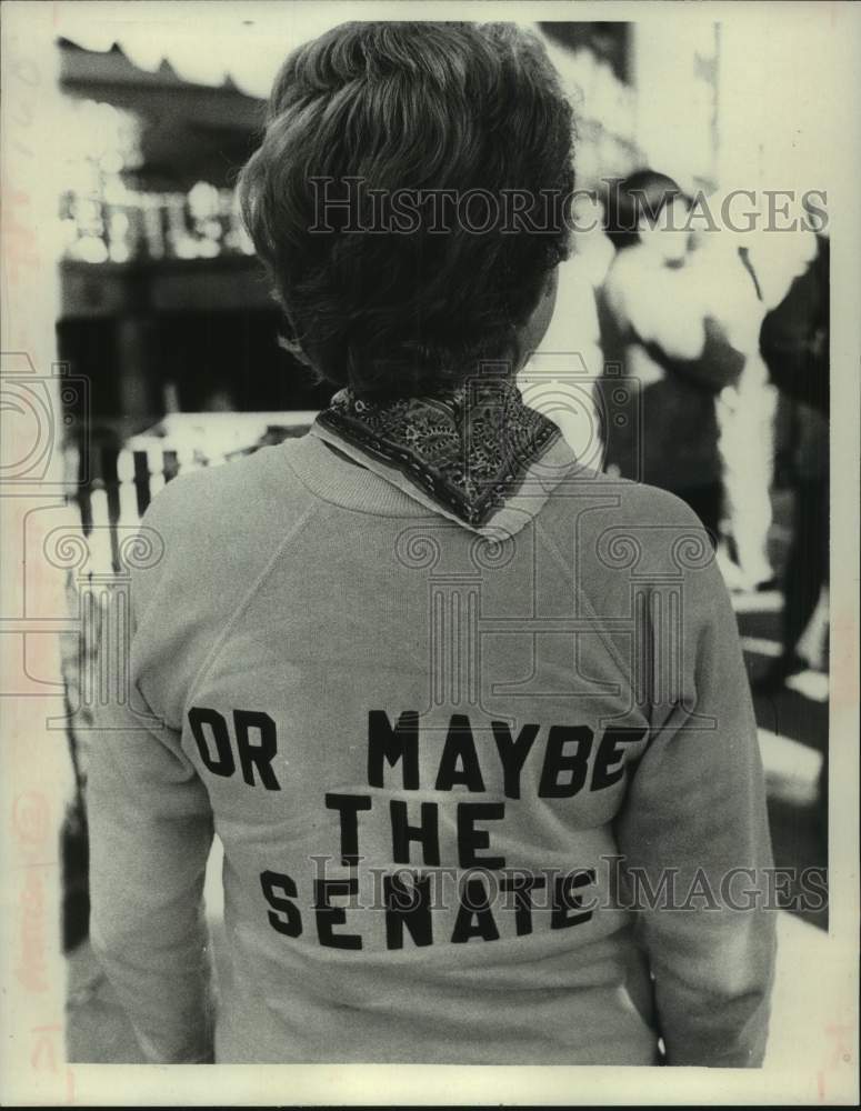 1978 Press Photo Ellie Patterson wears political shirt in New York - tua27903