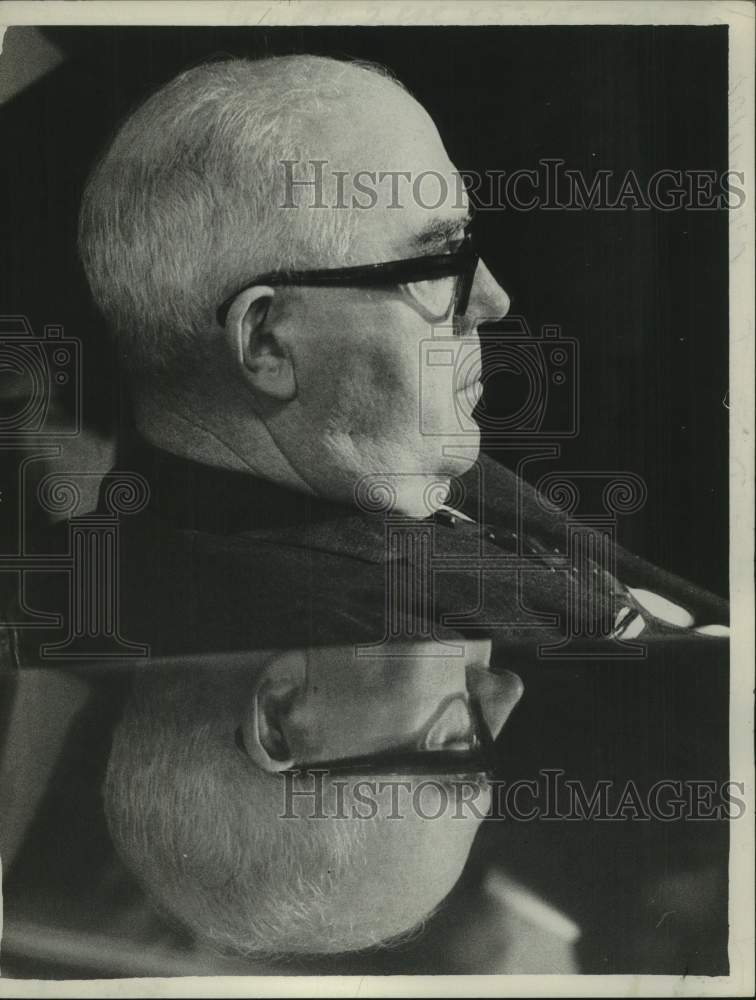 1964 Press Photo Dan O'Connor represents railway workers in Troy, New York