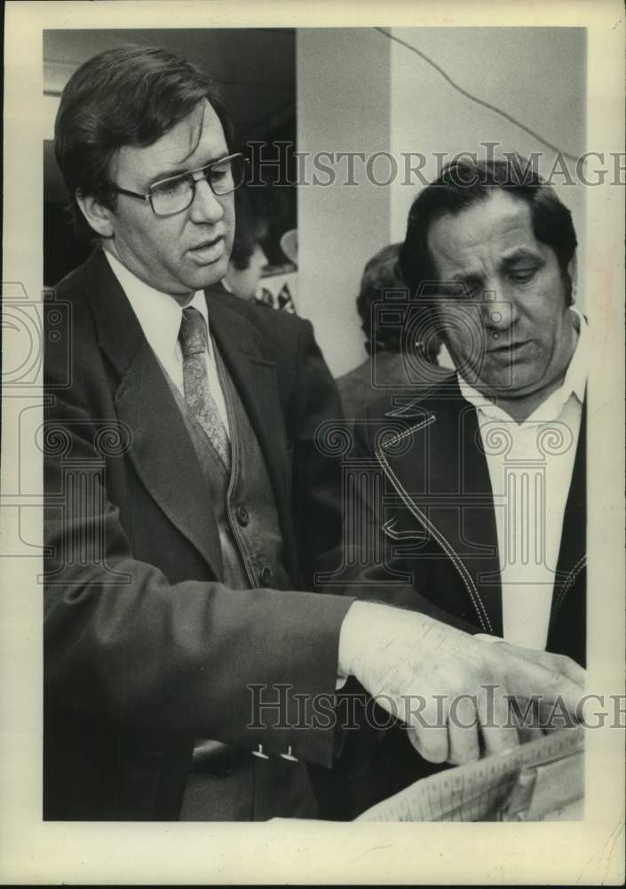 Load image into Gallery viewer, 1978 Press Photo Edward "Ned" Pattison &amp; Jim Germano in North Greenbush, NY
