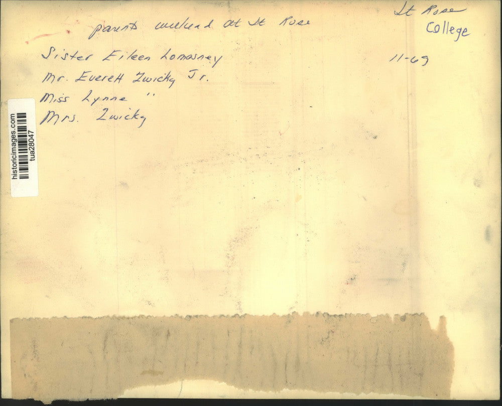 1969 Press Photo Sister Eileen Lomasney talks with Zwicky family at St Rose