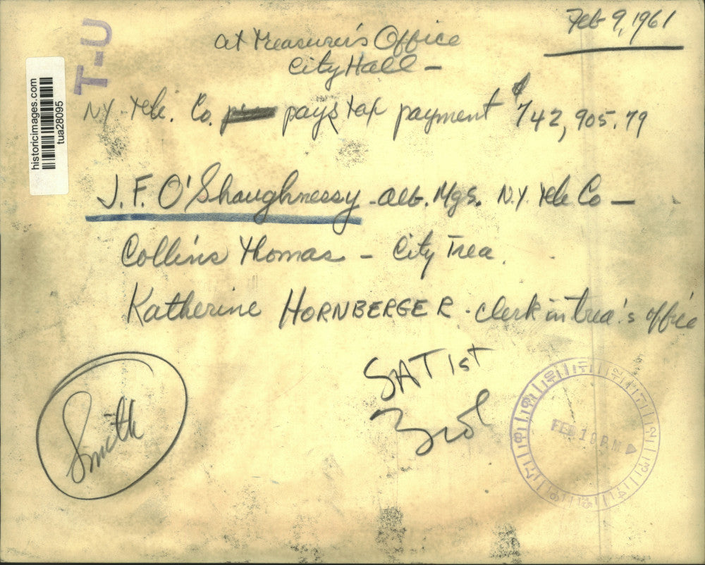 1961 Press Photo New York Telephone Company officials pays taxes in Albany