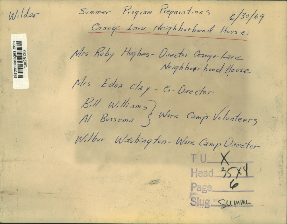 1969 Press Photo Staff meets outside Orange Lark Neighborhood House, Albany, NY