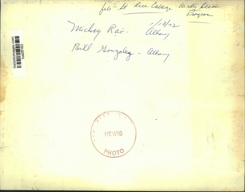 1972 Press Photo Mickey Rao & Bill Gonalez in winter scene, St. Rose College, NY