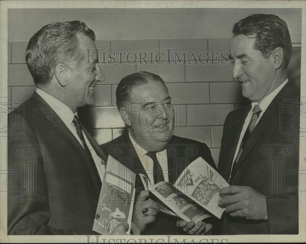 1968 Press Photo Officials meet at Albany, New York YMCA - tua28244