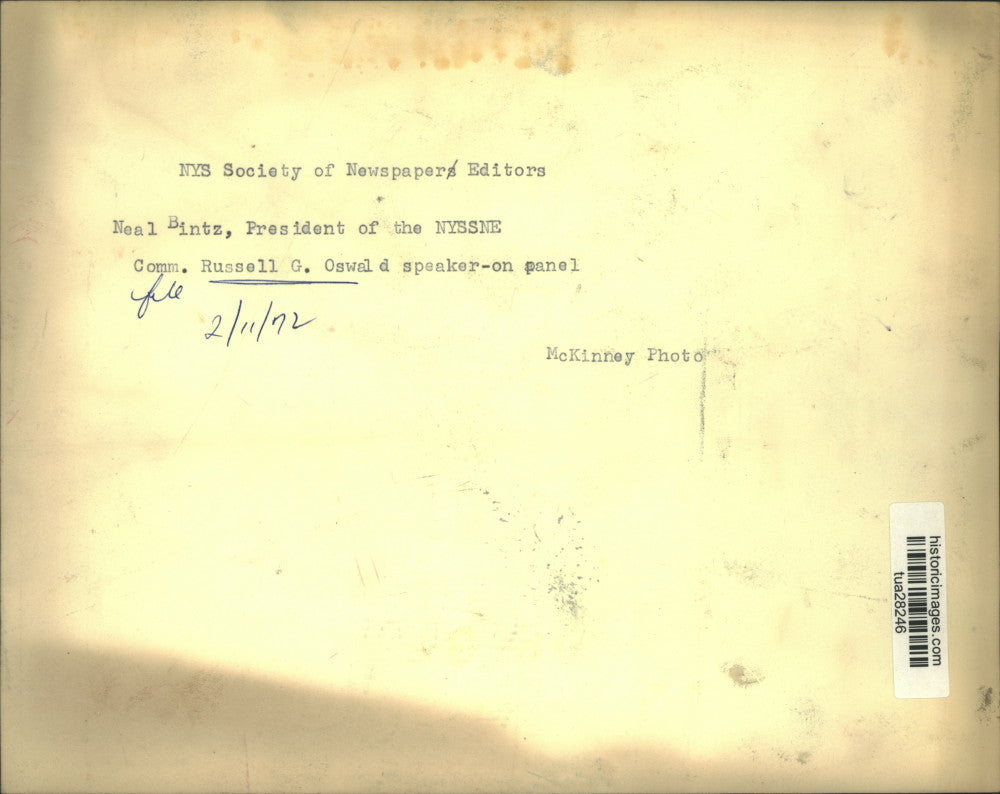 1972 Press Photo Neal Bintz & Russell Oswald confer in Albany, New York