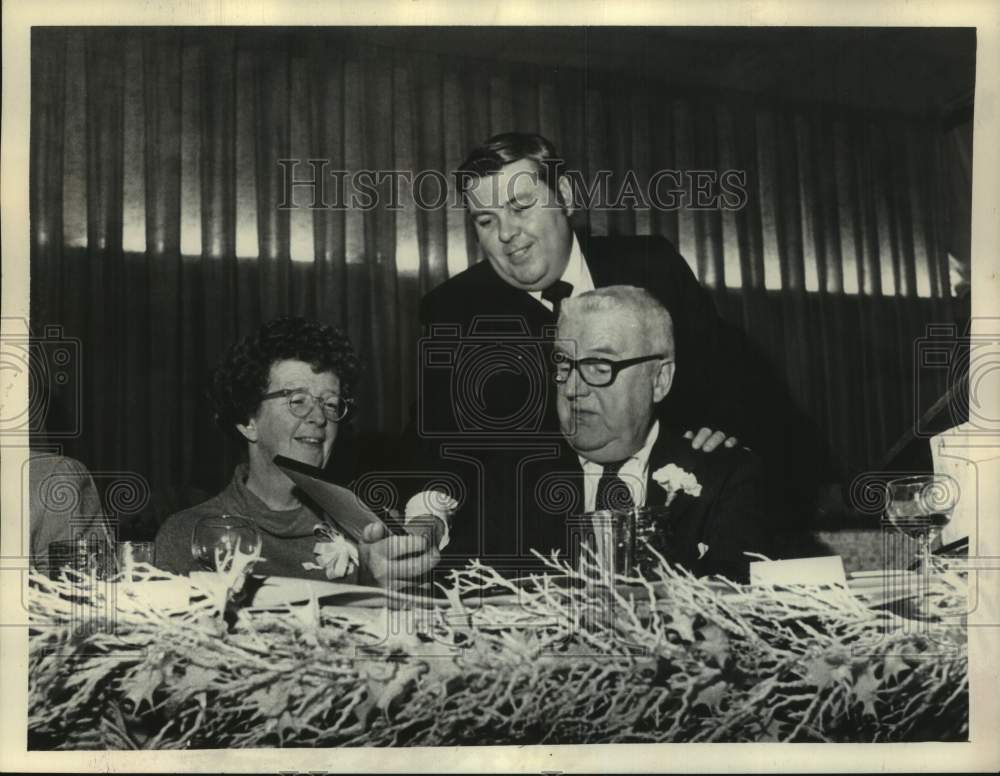 1978 Press Photo Harry Dagostino with Mr. & Mrs. William Sanford, Colonie, NY