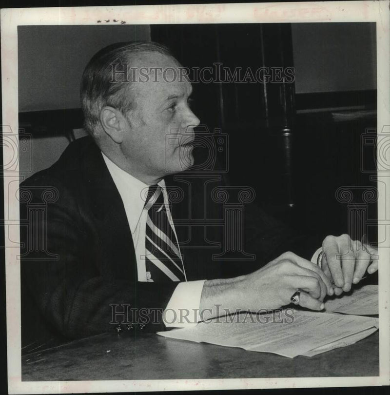 Load image into Gallery viewer, 1976 Press Photo New York State Commissioner of Corrections Joseph Wasser
