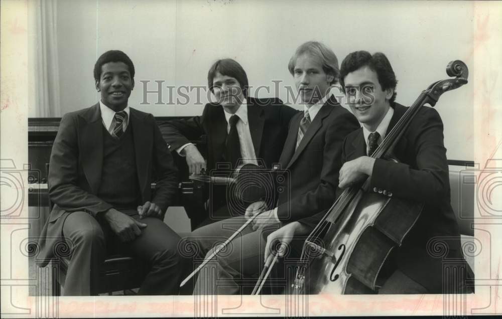 1980 Press Photo Oberlin Chamber Ensemble members pose for photo in New York- Historic Images