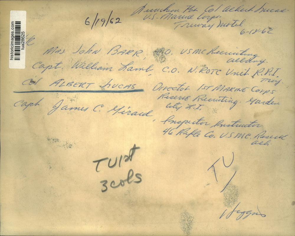 1962 Press Photo Colonel Albert Lucas shakes hands with Captain Lamb at luncheon