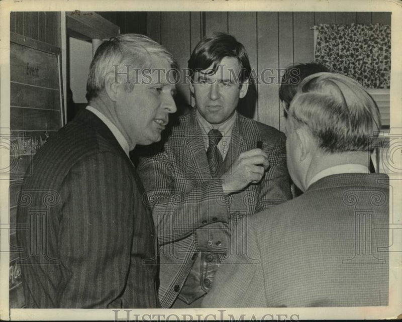 Load image into Gallery viewer, 1972 Press Photo Edward W Pattison, Rensselaer County Treasurer, with other men
