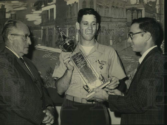 1970 Press Photo Schoharie Little League trophy presentation in New York