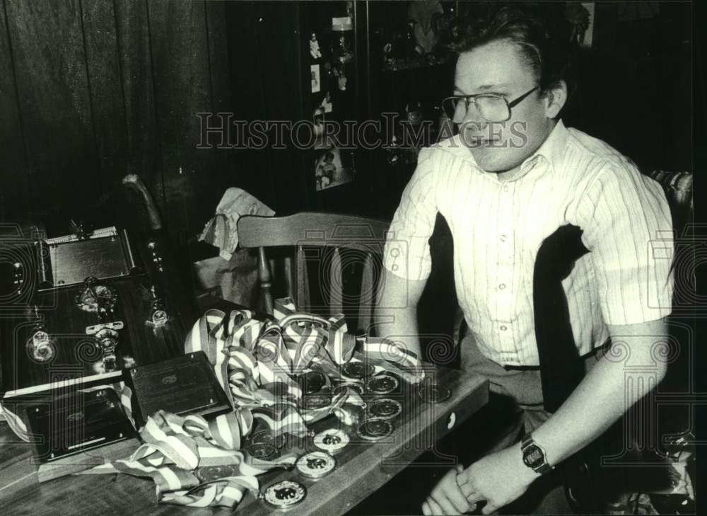 Press Photo Richard Oddy displays swimming medals in Ballston Spa, New York- Historic Images