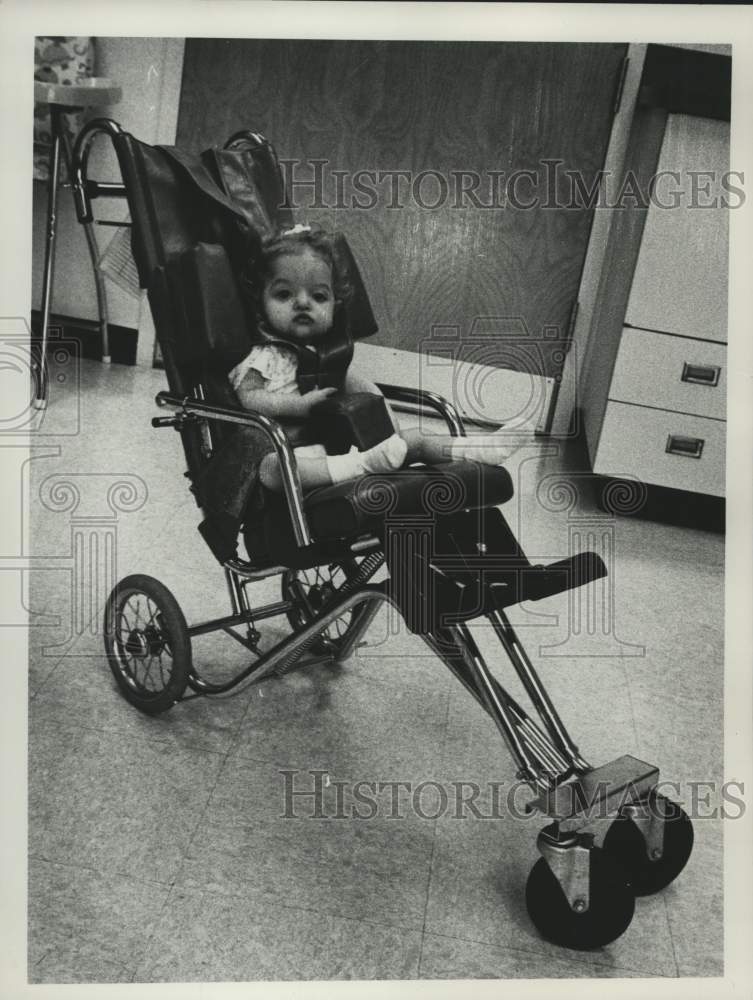 1977 Press Photo Pamela Lynch in special chair at St. Margaret's, Albany, NY