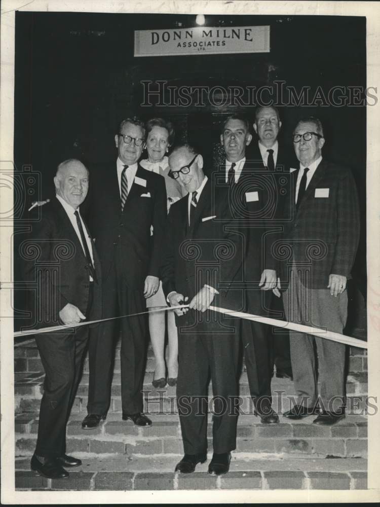 1969 Press Photo Ribbon cutting at Donn Milne Associates, New Lebanon, New York