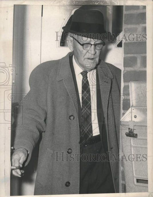 1964 Press Photo Borden H. Mills in McKownville, New York - tua29360
