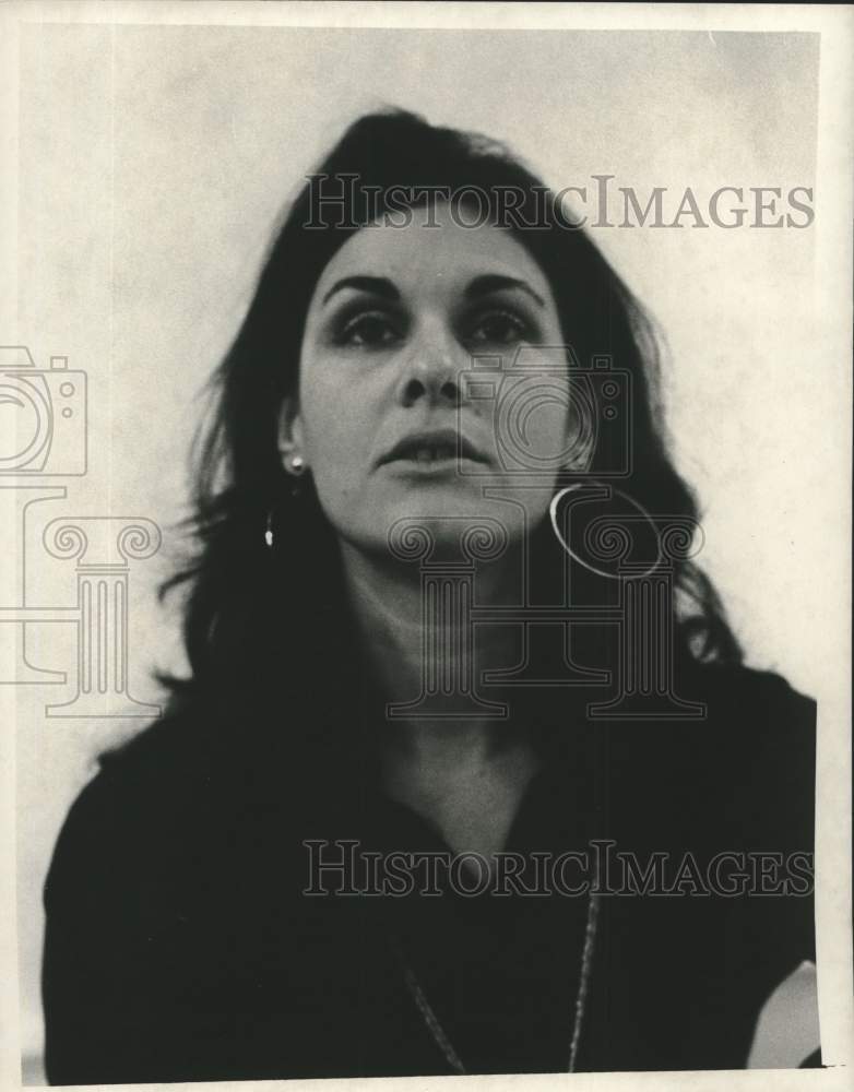 1973 Press Photo Suzanne Levine is photographed during interview - tua29403